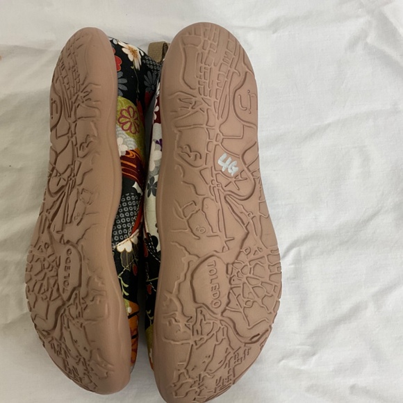 Very cute, nwot, colorful, loafer type shoe. Funky wild colorful - Picture 7 of 7